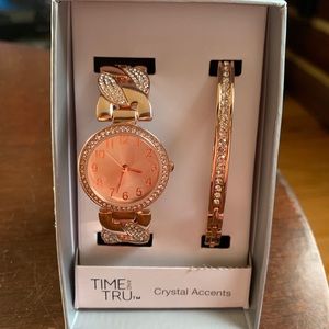 Time and Tru Rose Ladies Watch and bracelet set